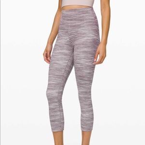 Align Crop 21”, Mini Space Dye Herringbone Jacquard Heathered Black Cherry White